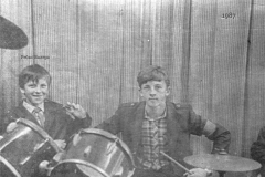 Віталь Філіпчанка за бубнамі і Валера Рэбка