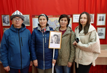 Юлія і кіргізы ў школьным музеі